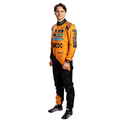 Oscar Piastri Racing Costume 2025 F1 Season in McLaren race styling, showcasing the full-length zip, shoulder epaulettes and race-day silhouette. Ideal F1 fan attire for supporters who want to wear the spirit of the grid on race day.